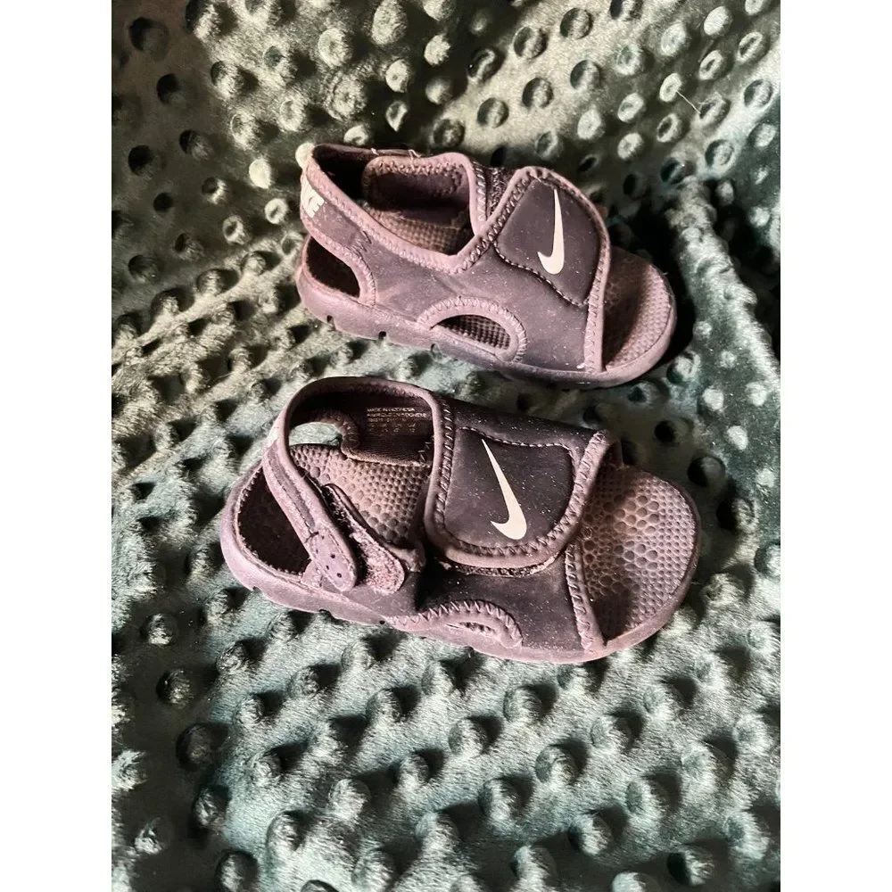 Nike black Sandals little kids size 5 5c 6c